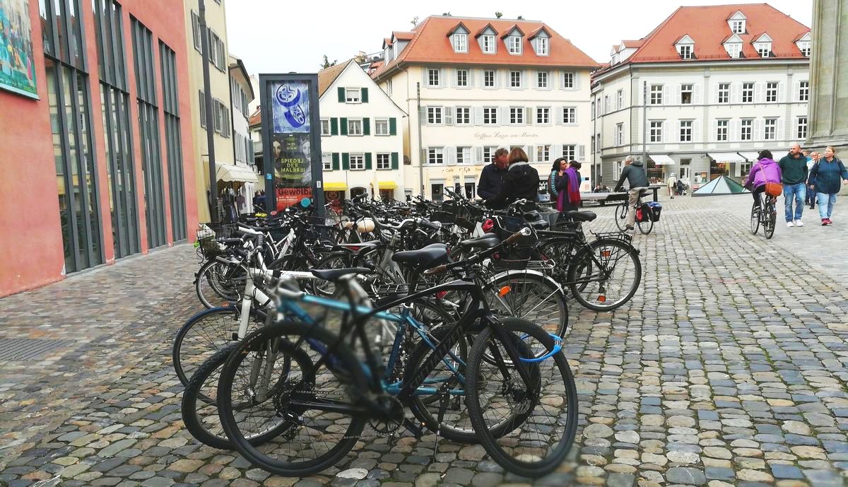 Symbolbild Fahrradparken, aufgenommen am 23. Oktober 2019 am Münster in Konstanz (c) O. Pugliese