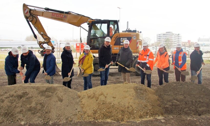 Spatenstich ZOB Zentraler Ominbusbahnhof, Schänzlebrücke, OB Uli Burchardt, BM Karl Langensteiner-Schönborn (Mitte) 13.01.2023 ® Stadt Konstanz