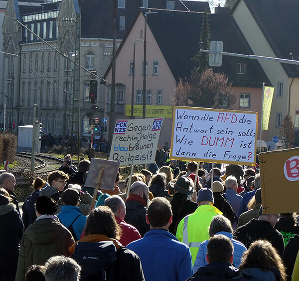 Demo Gegen Rechts, Konzilstraße, Konstanz 2024 02 25 © Pit Wuhrer