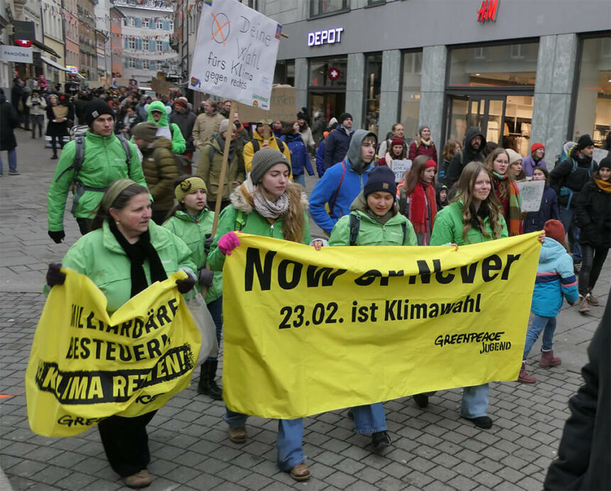 250214 Klimastreik Greenpeace Gruppe © Pit Wuhrer