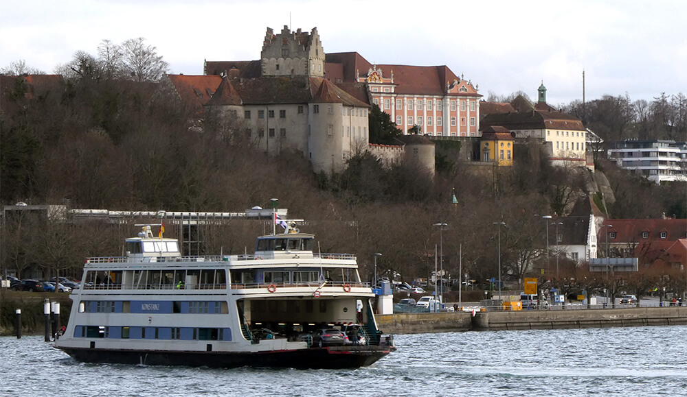 Fähre Vor Meersburg © Pit Wuhrer